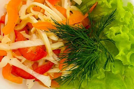 Салат с кальмарами