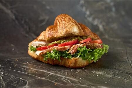 Круассан с курицей