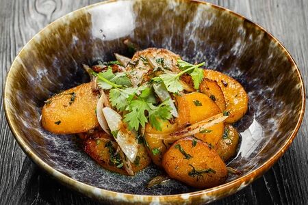 Жареный картофель с луком