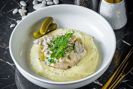 Бефстроганов с вешенками