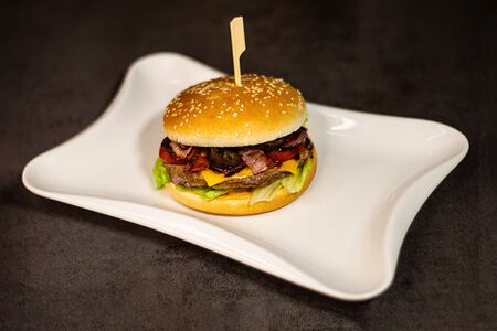 Бургер с говядиной