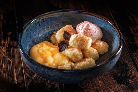 Ленивые вареники с соусом из абхазских лимонов