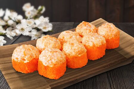 Спайси-ролл с лососем 