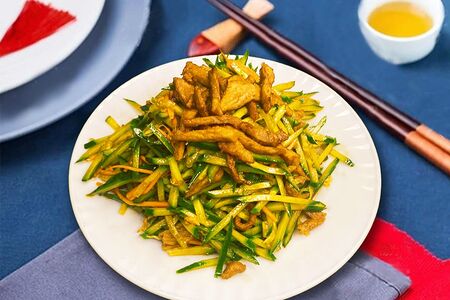 Салат из свежих огурцов со свининой №209