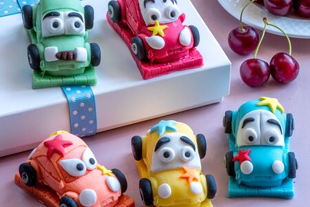 Фигурка марципановая Машинка