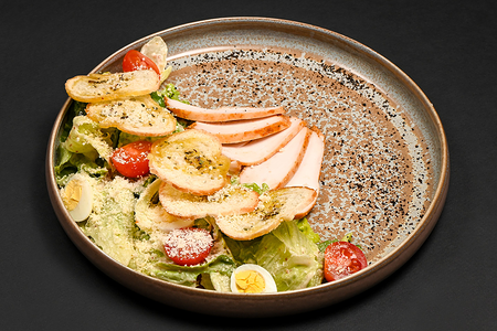 Салат Цезарь с курицей