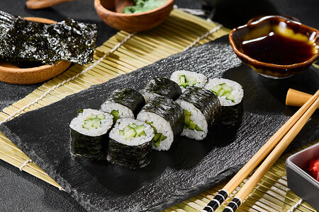 Ролл Просто с огурцом