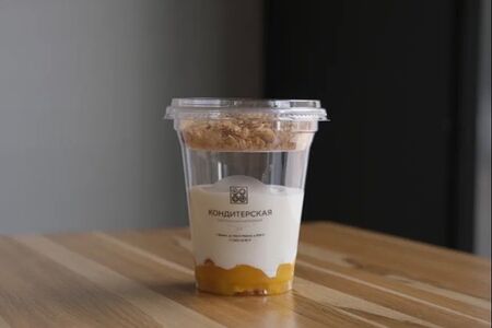 Гранола с йогуртом и манго