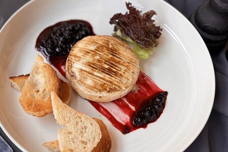 Запеченный камамбер