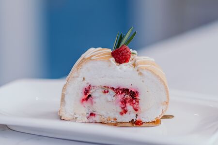 Пп Меренговый рулет с малиной