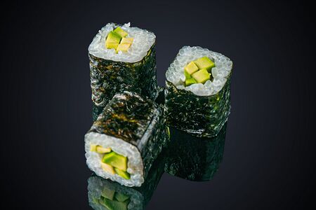 Маки с авокадо