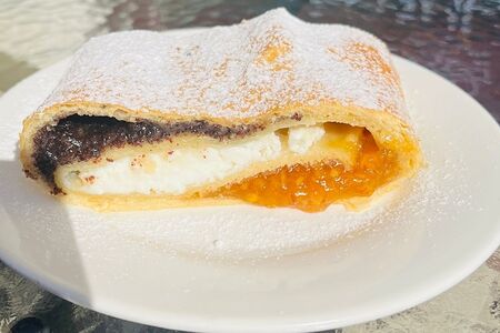 Штрудель творожно-апельсиновый с маком