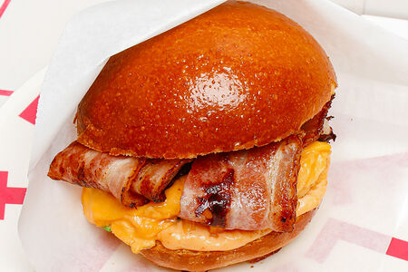 Утренняя булочка с беконом