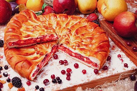 Пирог Брусника-яблоко 