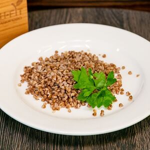 Гречка, обжаренная с орехами и зеленью