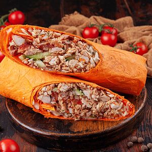 Шаурма с курицей в сырном лаваше