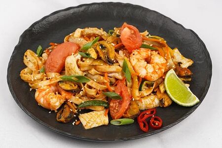 Удон с морепродуктами в соусах Устричный и Терияки