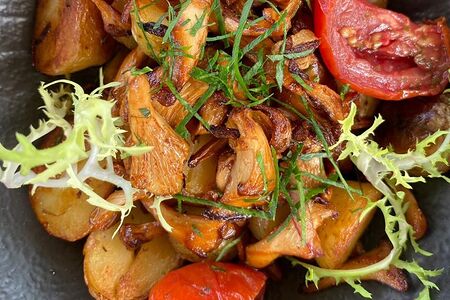 Картофель жареный с лисичками