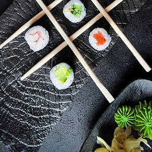 Ролл с авокадо