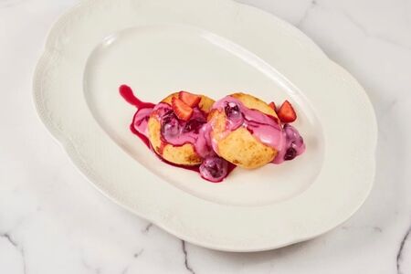 Сырники с соусом Вишня-роза