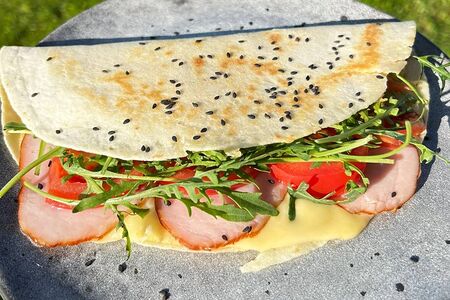 Тортилья фирменная от Choco.cake.hand с ветчиной и сыром 