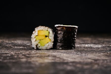 Маки-ролл с авокадо