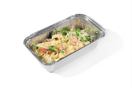 Фетучини с лососем и брокколи