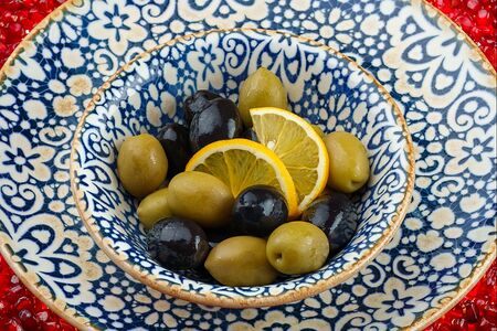 Маслины, оливки с косточкой