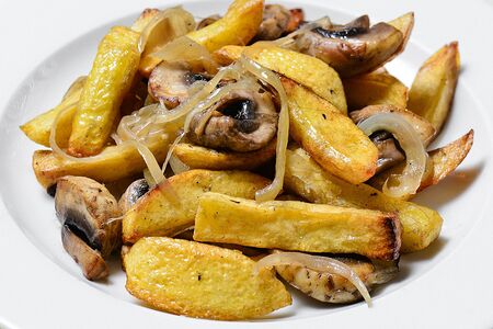 Картофель, жаренный с грибами