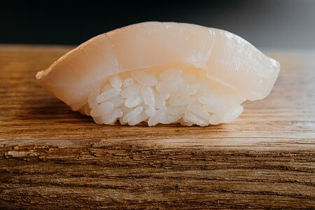 Суши Гребешок