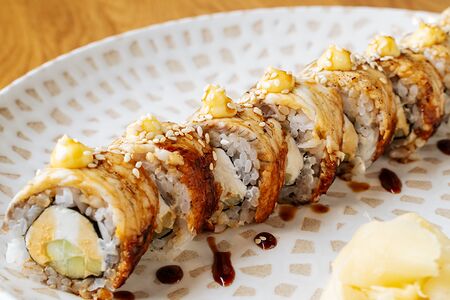 Филадельфия с угрем и соусом унаги