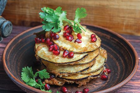 Хрустящие баклажаны с сырным кремом и гранатом