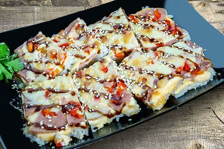 Суши-пицца с пепперони