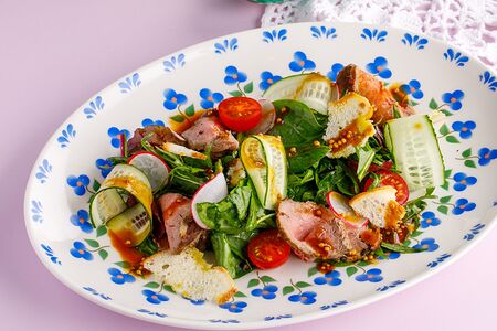 Салат с ростбифом 