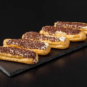 Пирожное Эклер с масляно-ванильным кремом