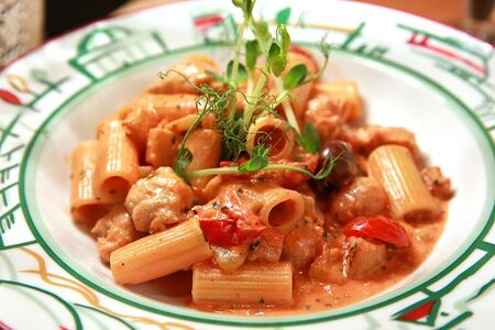 Ригатони с сальсиччей 