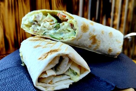 Шаурма классическая на сырном лаваше