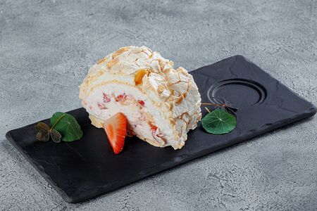 Меренговый рулет