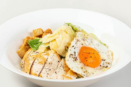 Цезарь с глазуньей