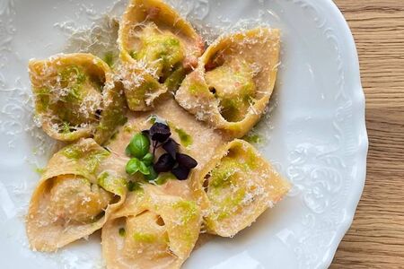 Равиоли с трюфельным пюре и уткой конфи 