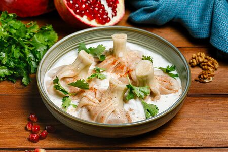 Мини-хинкали с чахохбили и мацони