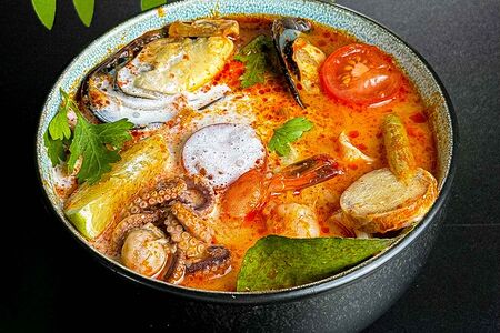 Том ям с морепродуктами