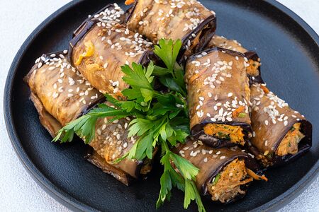 Рулетики из баклажанов с начинкой