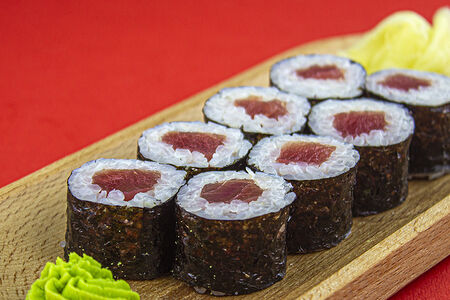 Маки ролл с тунцом