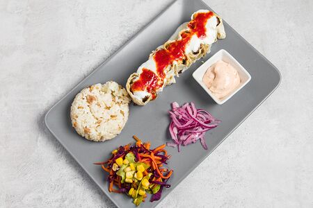 Кебаб бейти с натуральным йогуртом