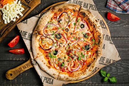 Неаполетана с тунцом и маслинами