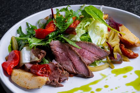 Салат с ростбифом и печеным перцем 
