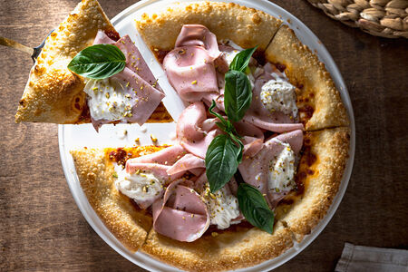 Пицца с мортаделлой