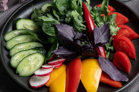 Ассорти из свежих овощей