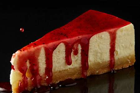 Чизкейк с клубничным соусом